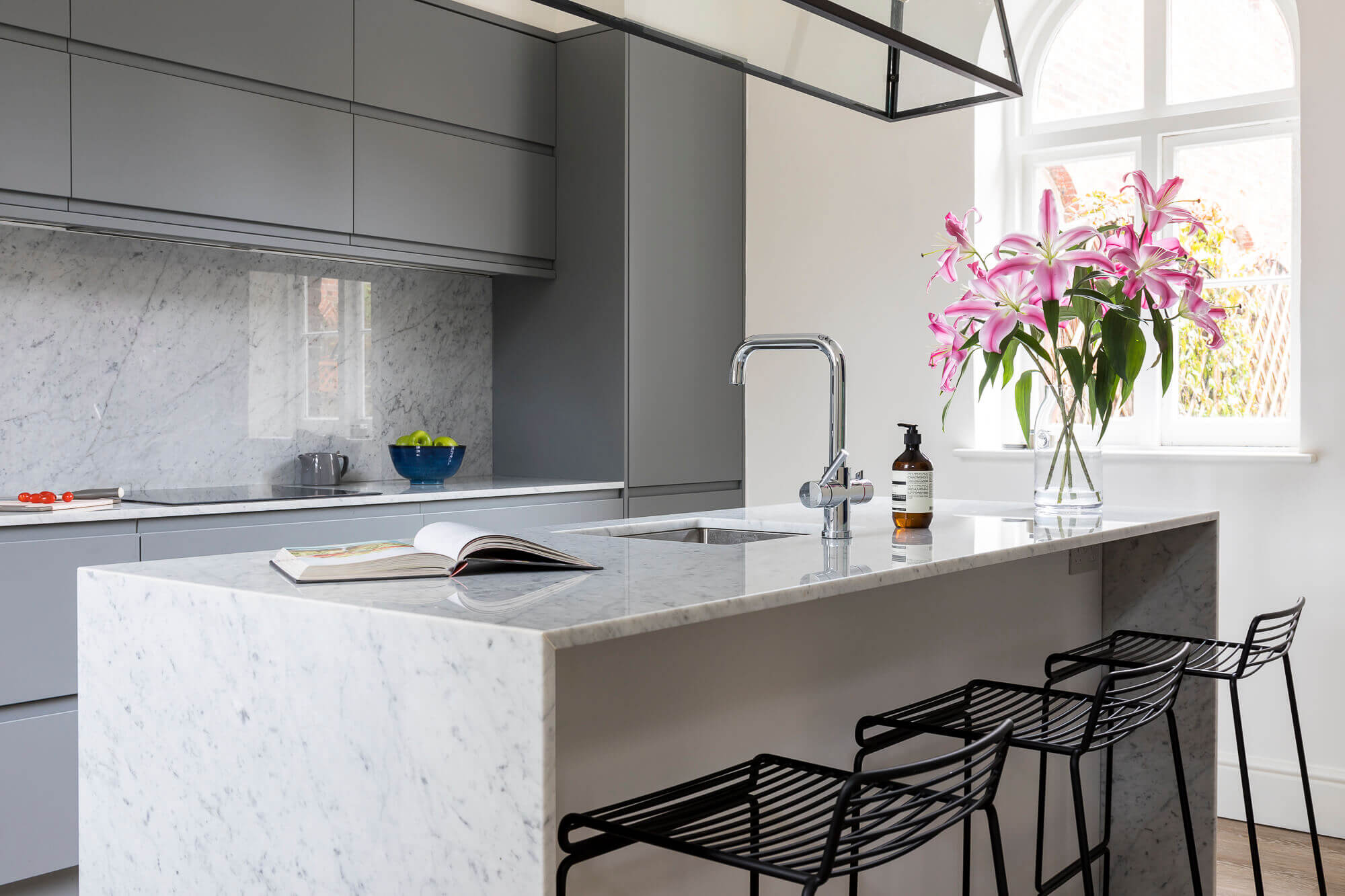 Stone Worktops: Upgrade Your Kitchen with Stunning Quartz and Granite Countertops!